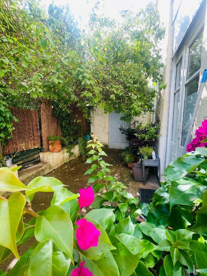 Le Jardin Croix Roussien Apartment Лион Екстериор снимка